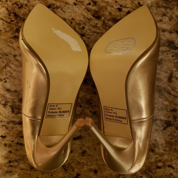 Olivia Miller Alessia Signature Pumps - Picture 5 of 8